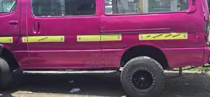 Toyota HiAce 2002 Pink