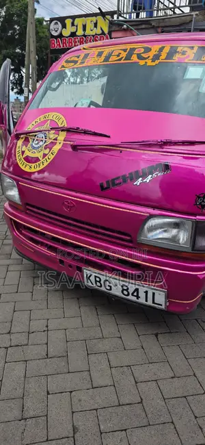 Toyota HiAce 2002 Pink