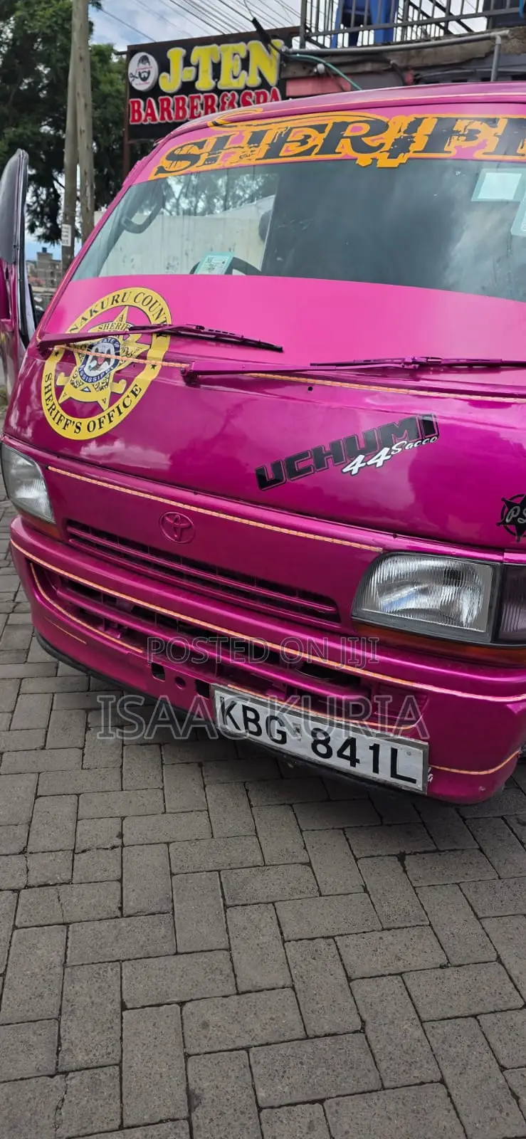 Toyota HiAce 2002 Pink