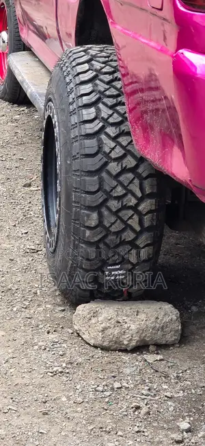 Toyota HiAce 2002 Pink