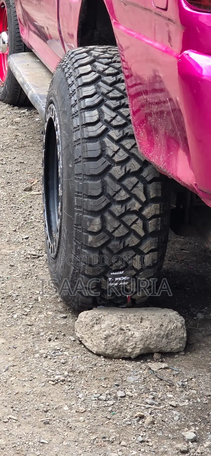Toyota HiAce 2002 Pink