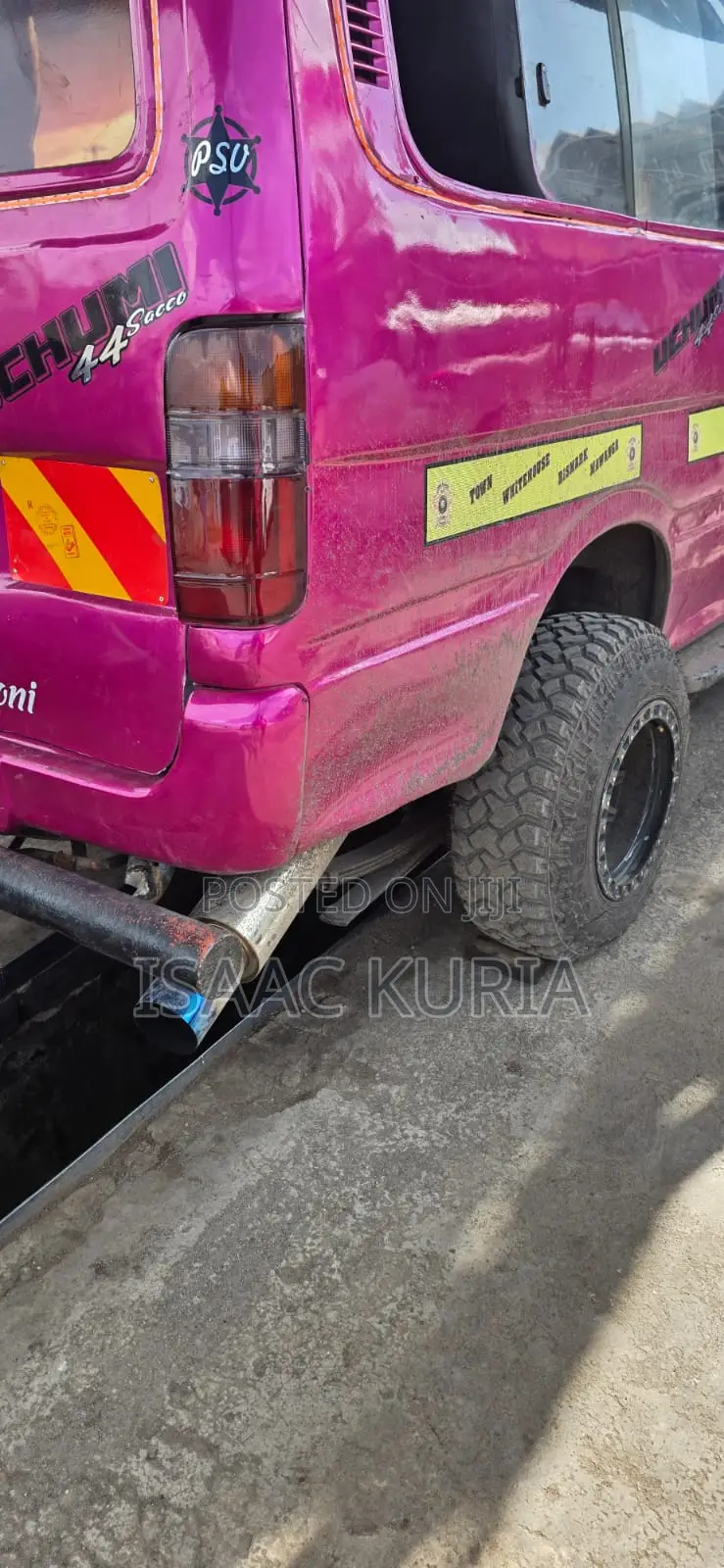Toyota HiAce 2002 Pink