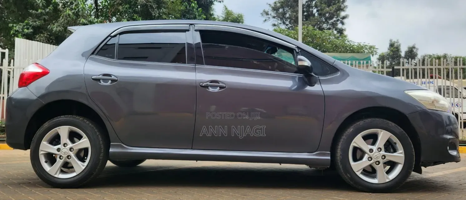 Toyota Auris 2010 Gray