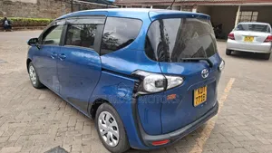 Toyota Sienta 2018 Blue