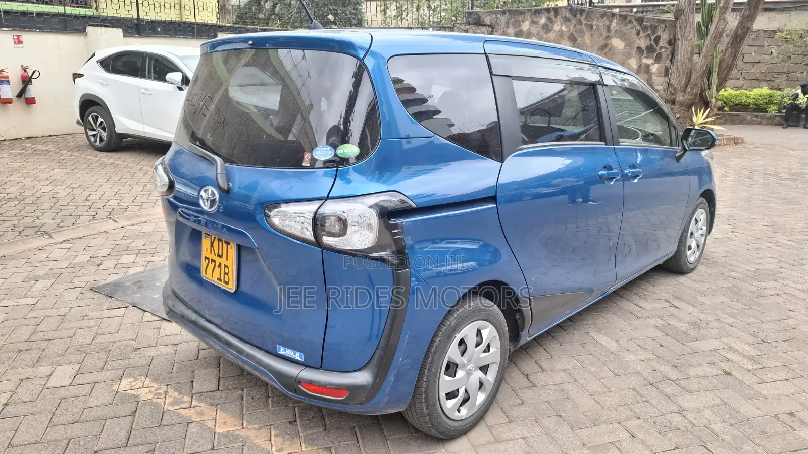 Toyota Sienta 2018 Blue