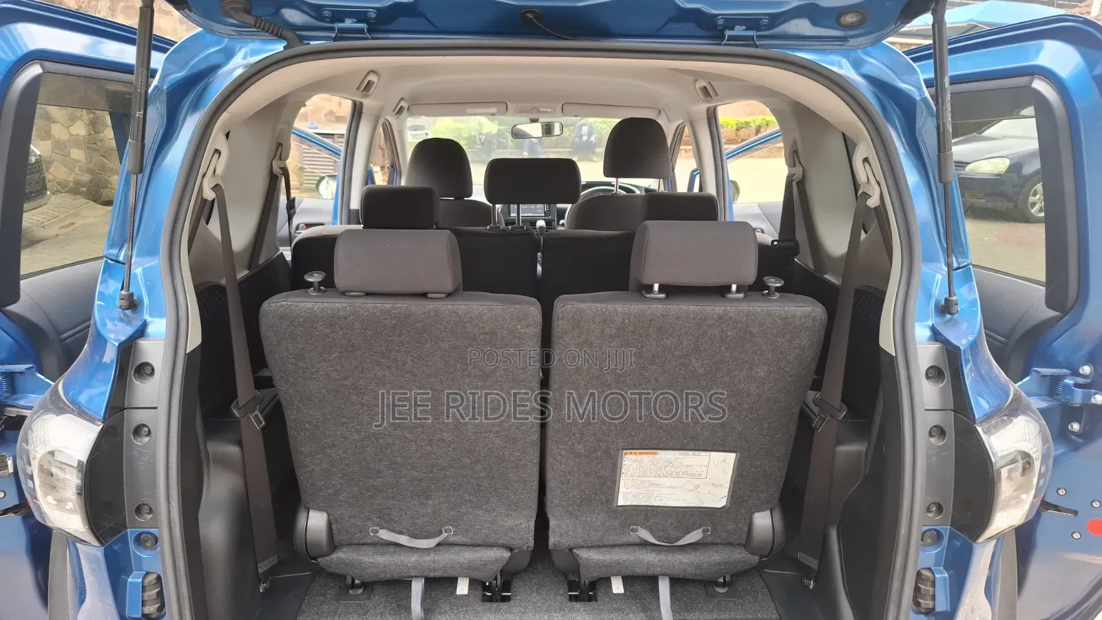 Toyota Sienta 2018 Blue