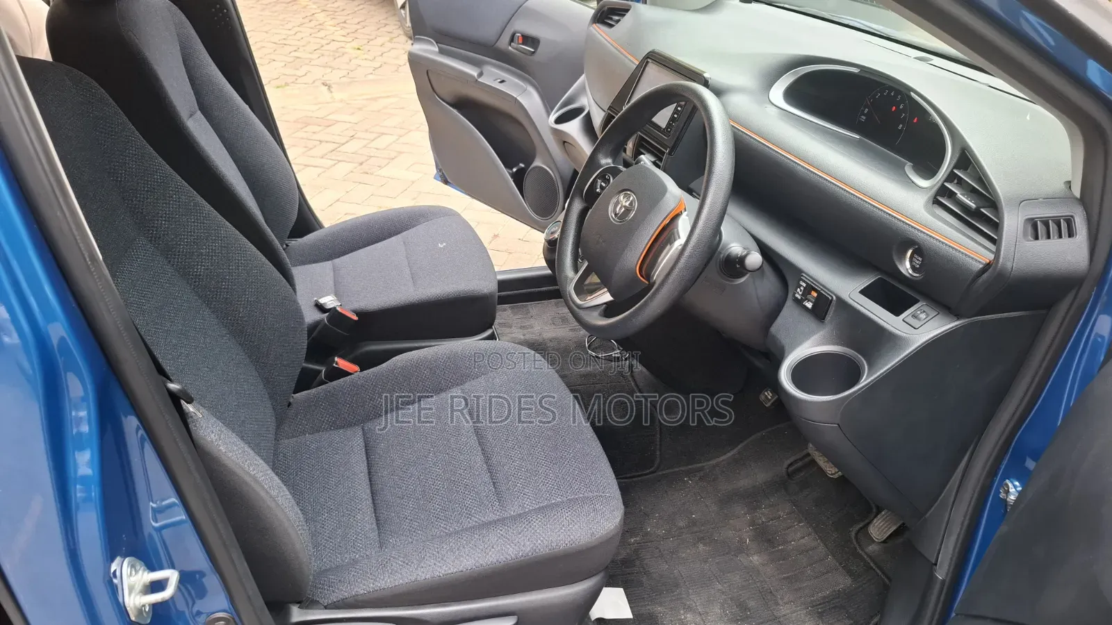 Toyota Sienta 2018 Blue
