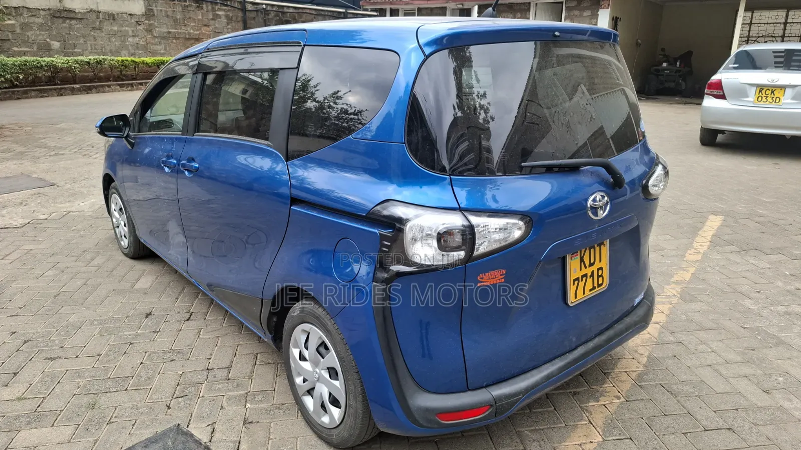 Toyota Sienta 2018 Blue