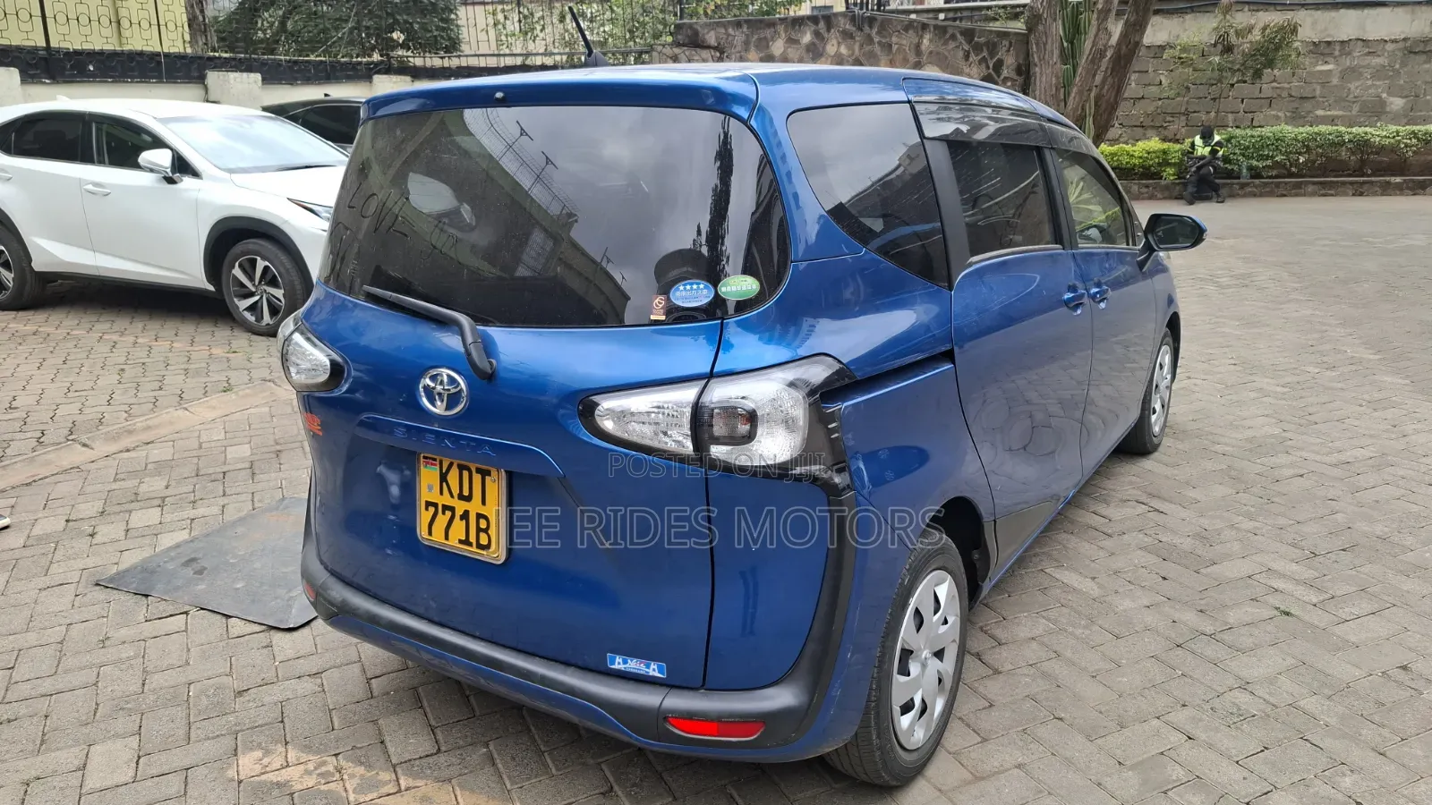 Toyota Sienta 2018 Blue