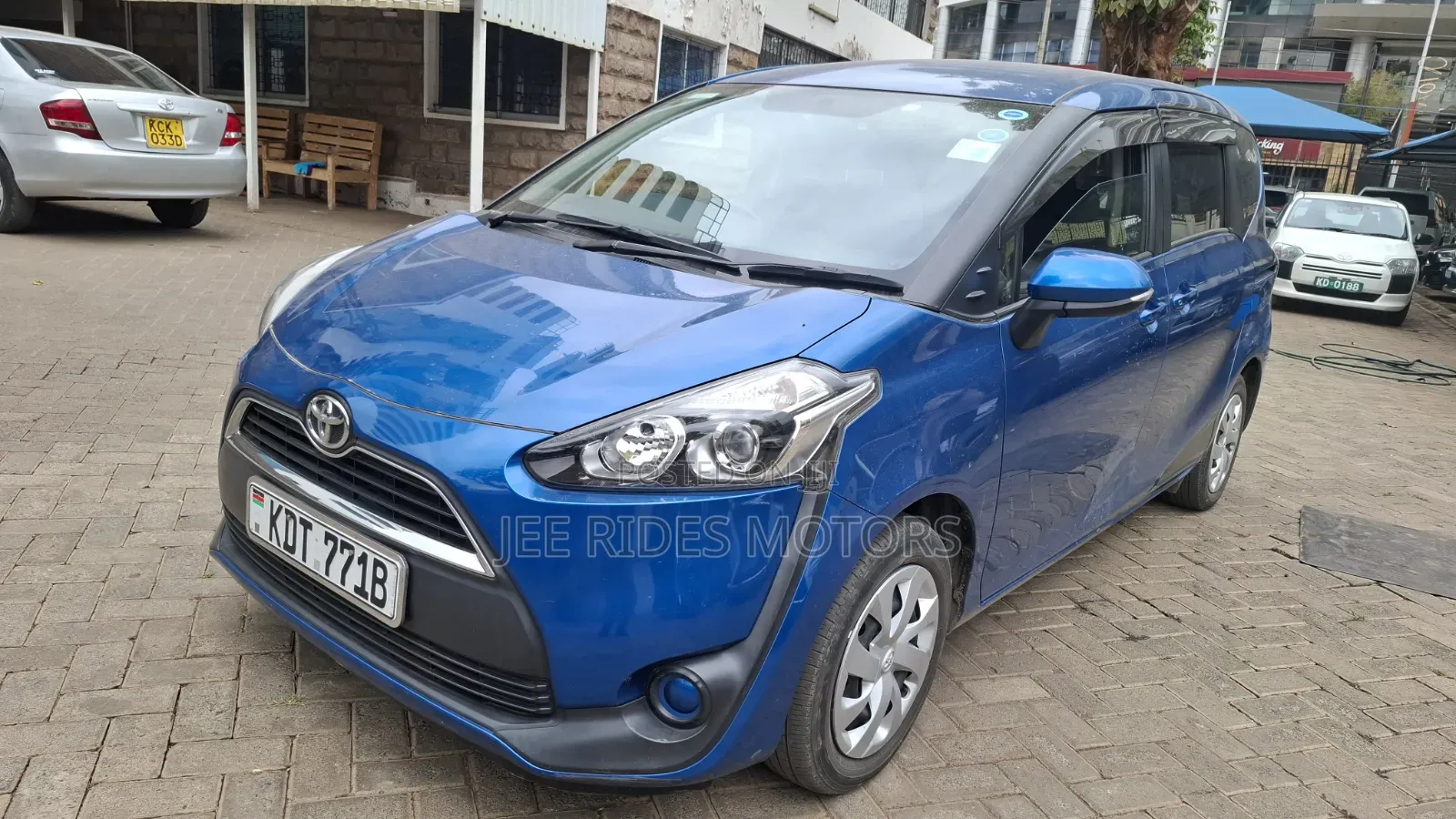 Toyota Sienta 2018 Blue