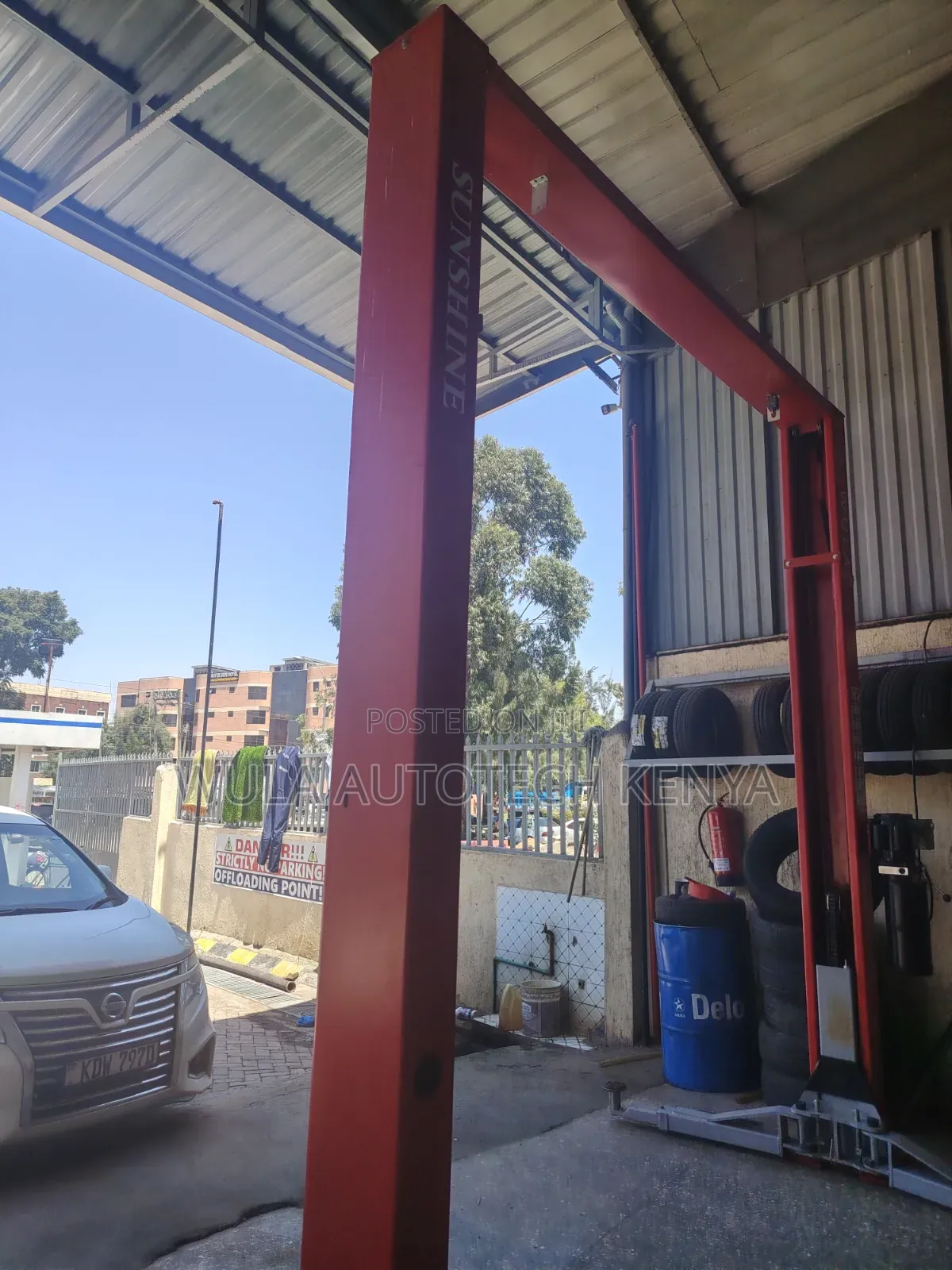 Adjustable and Versatile 2post Carlift 4tns Machine Sunshine Italy