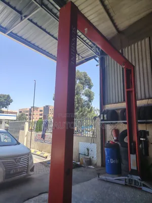 Adjustable and Versatile 2post Carlift 4tns Machine Sunshine Italy