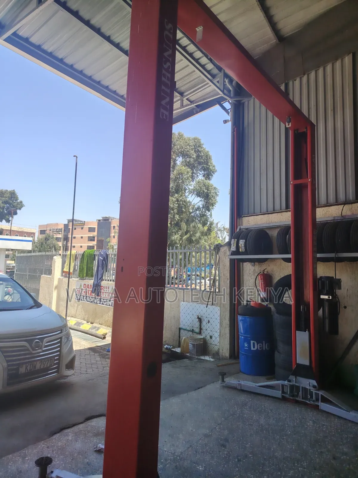 Adjustable and Versatile 2post Carlift 4tns Machine Sunshine Italy