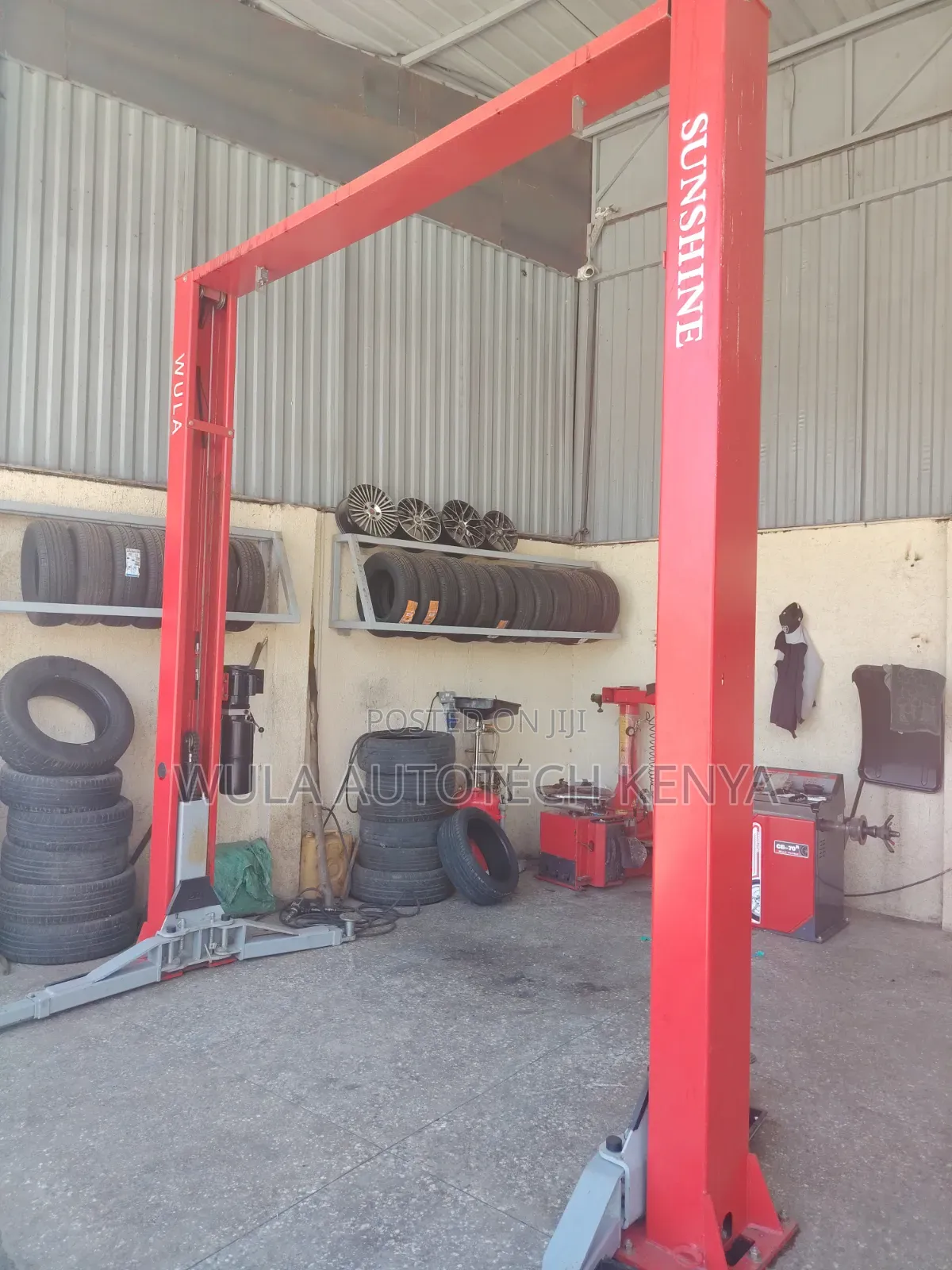 Efficient Stable and Reliable 2post Carlift 4tn Machine Sunshine Italy