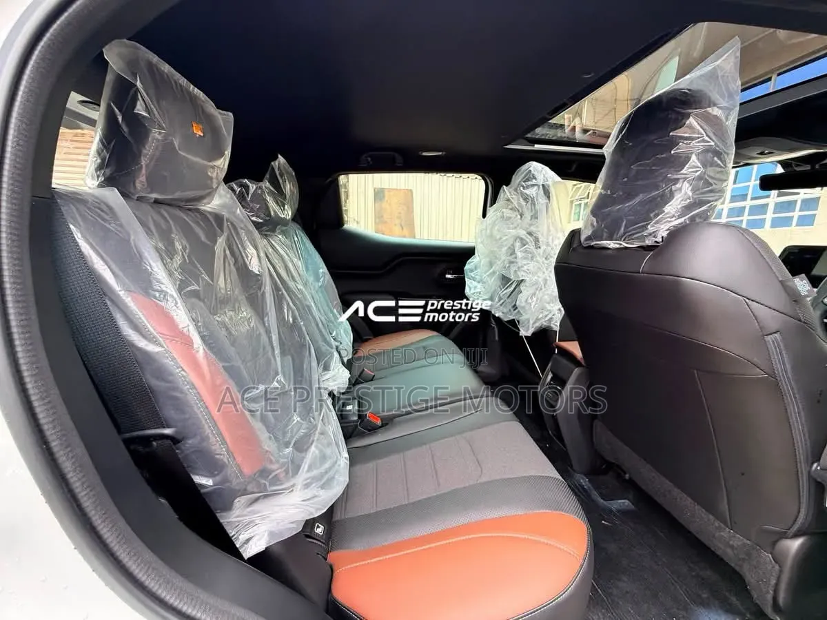 Suzuki Vitara 2025 White