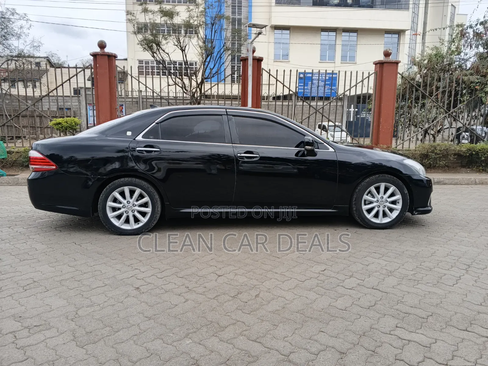 Toyota Crown 2013 Black