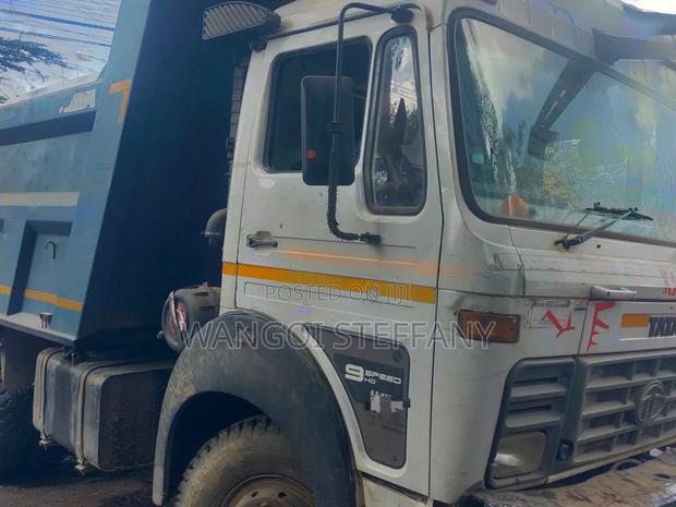 Tata LPK 2518 6×4 Tipper 2021 White and Blue