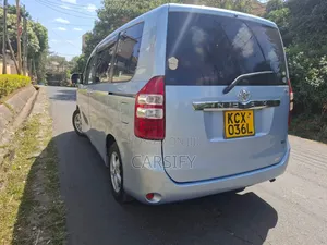 Toyota Noah 2012 Blue