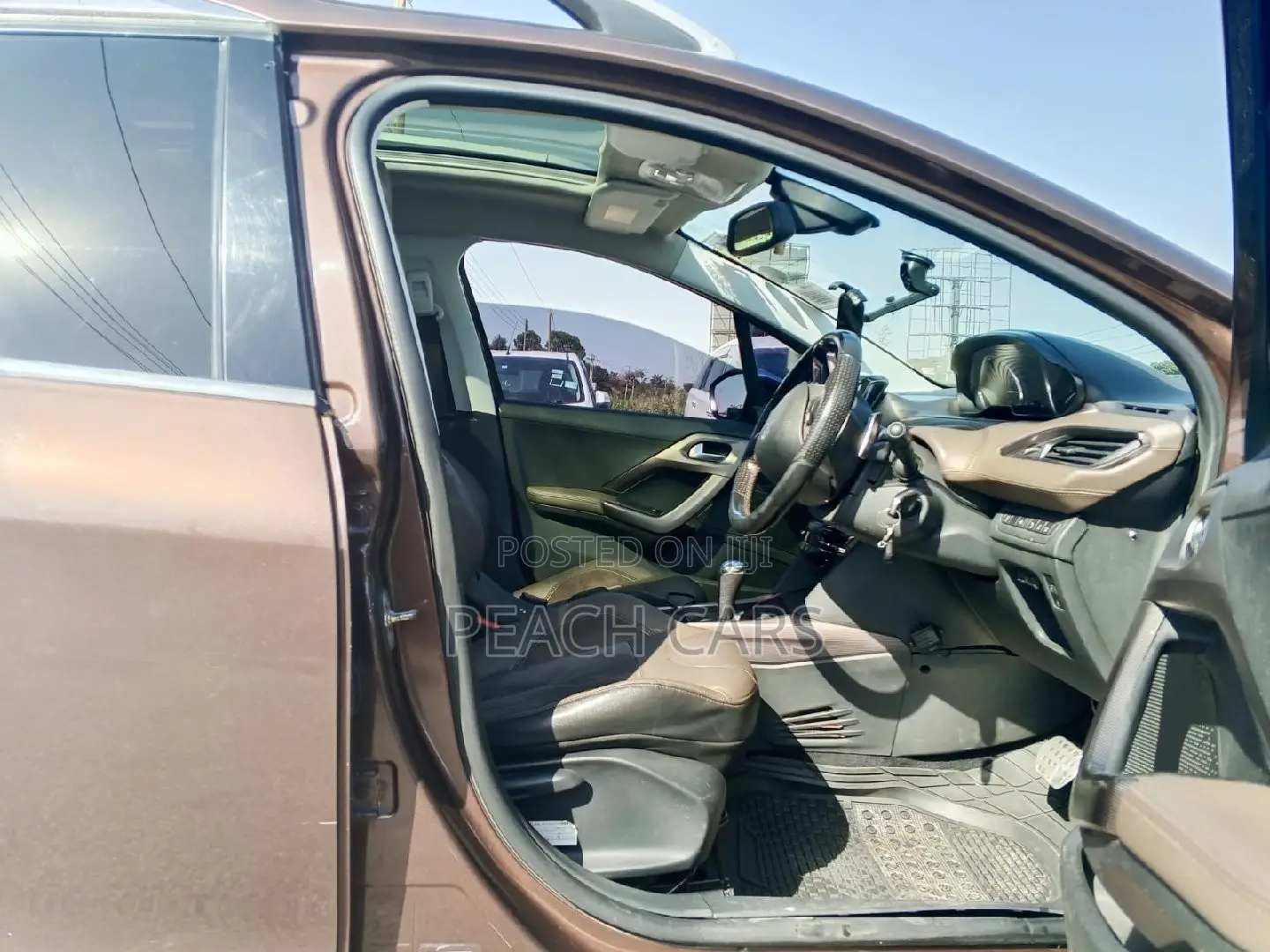 Peugeot 2008 2018 Brown
