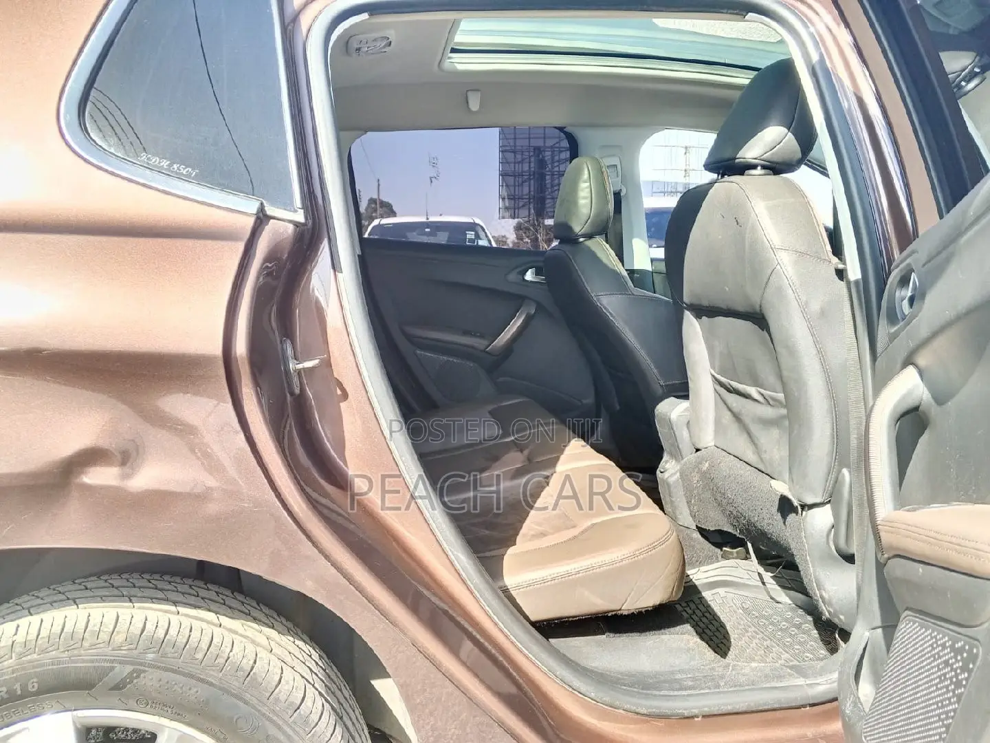 Peugeot 2008 2018 Brown