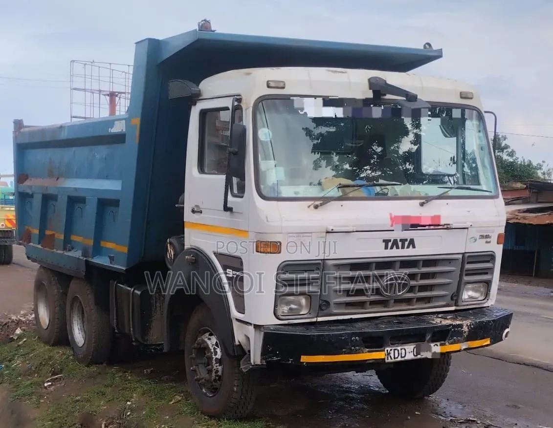 Tata LPK 2518 6×4 Tipper 2021 White and Blue