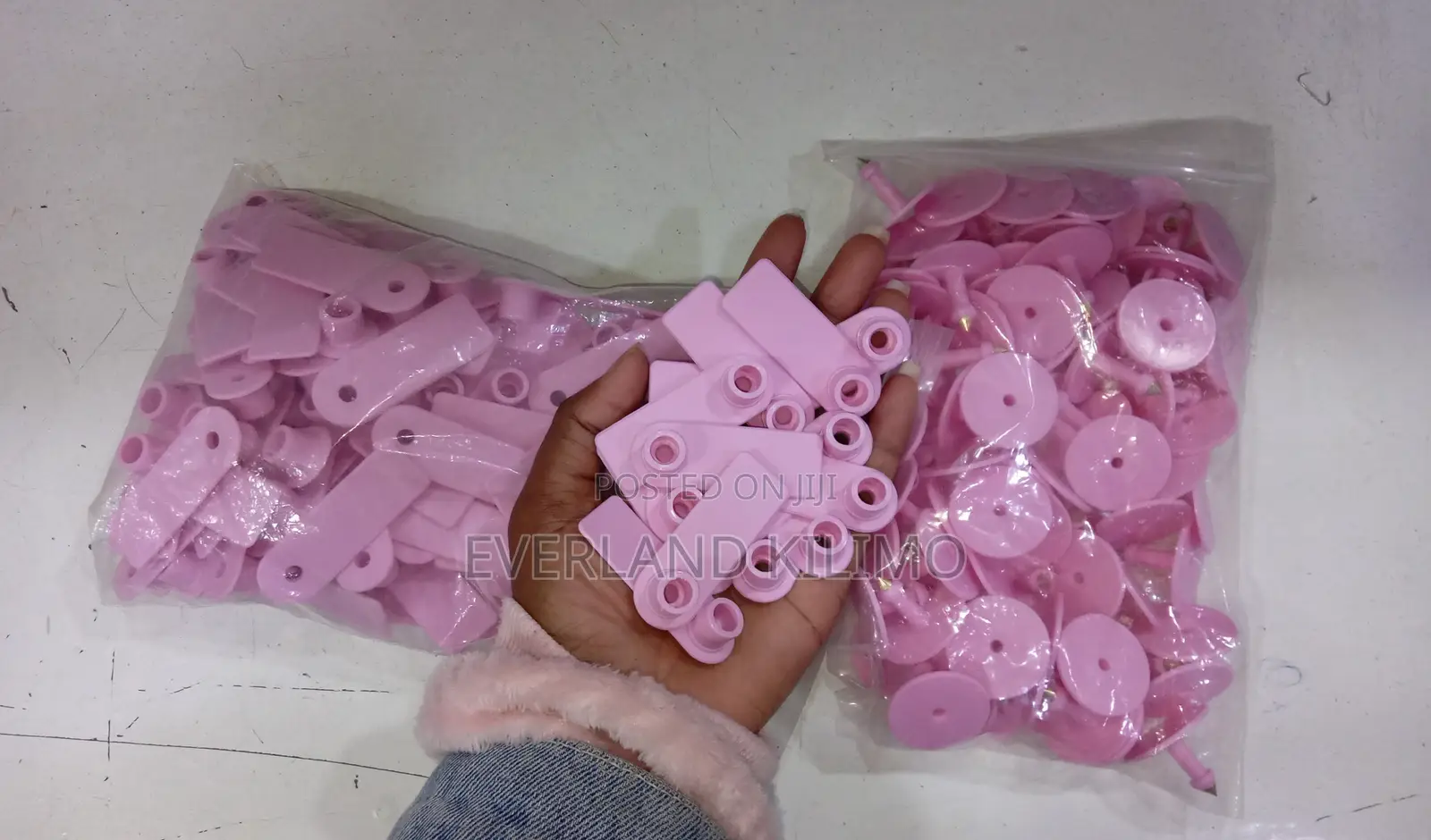 Easy to Distinguish Slim Ear Tags for Sheeps