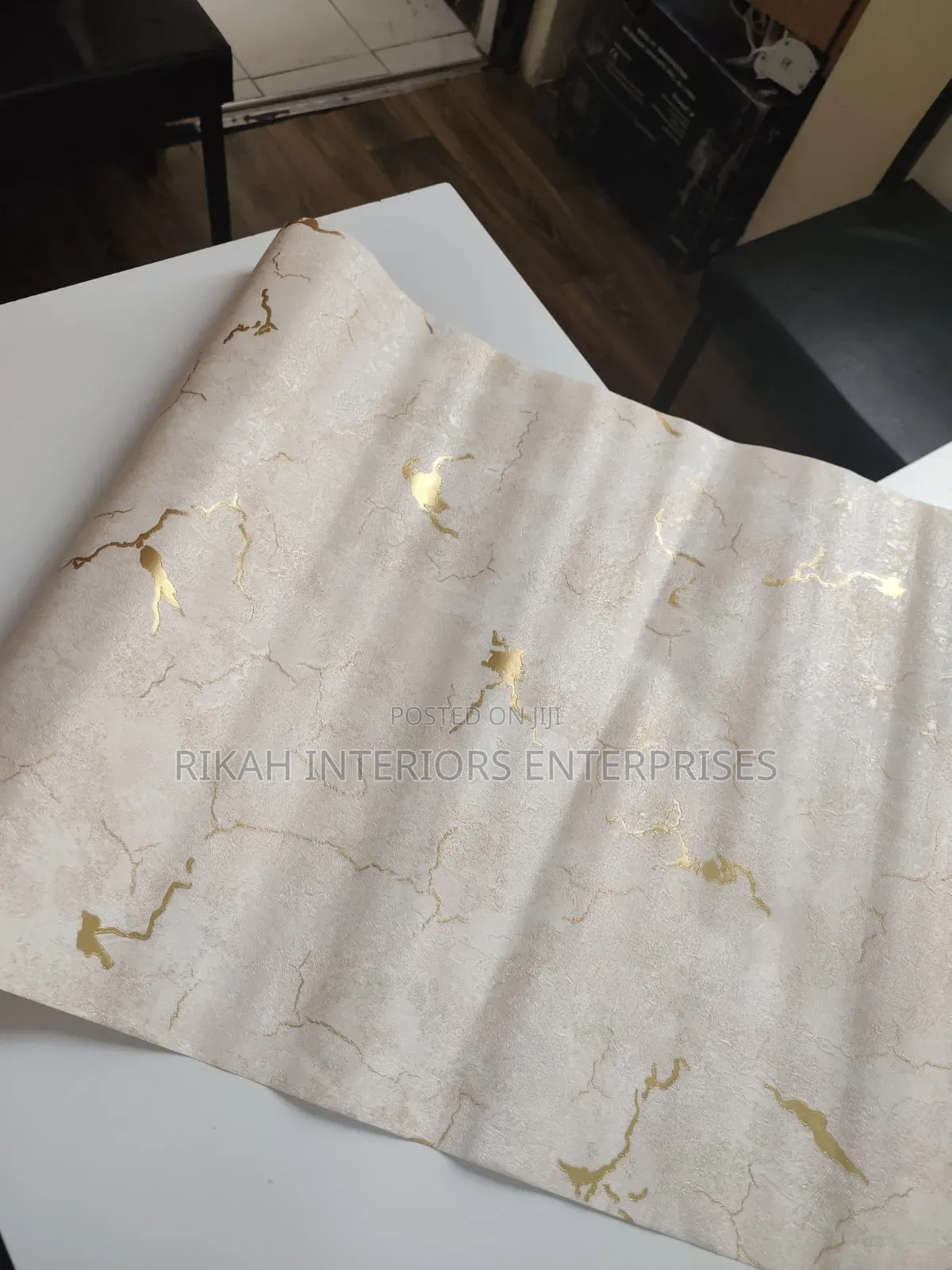 White and Gold Details Wallpapers for Your Walls Transformation