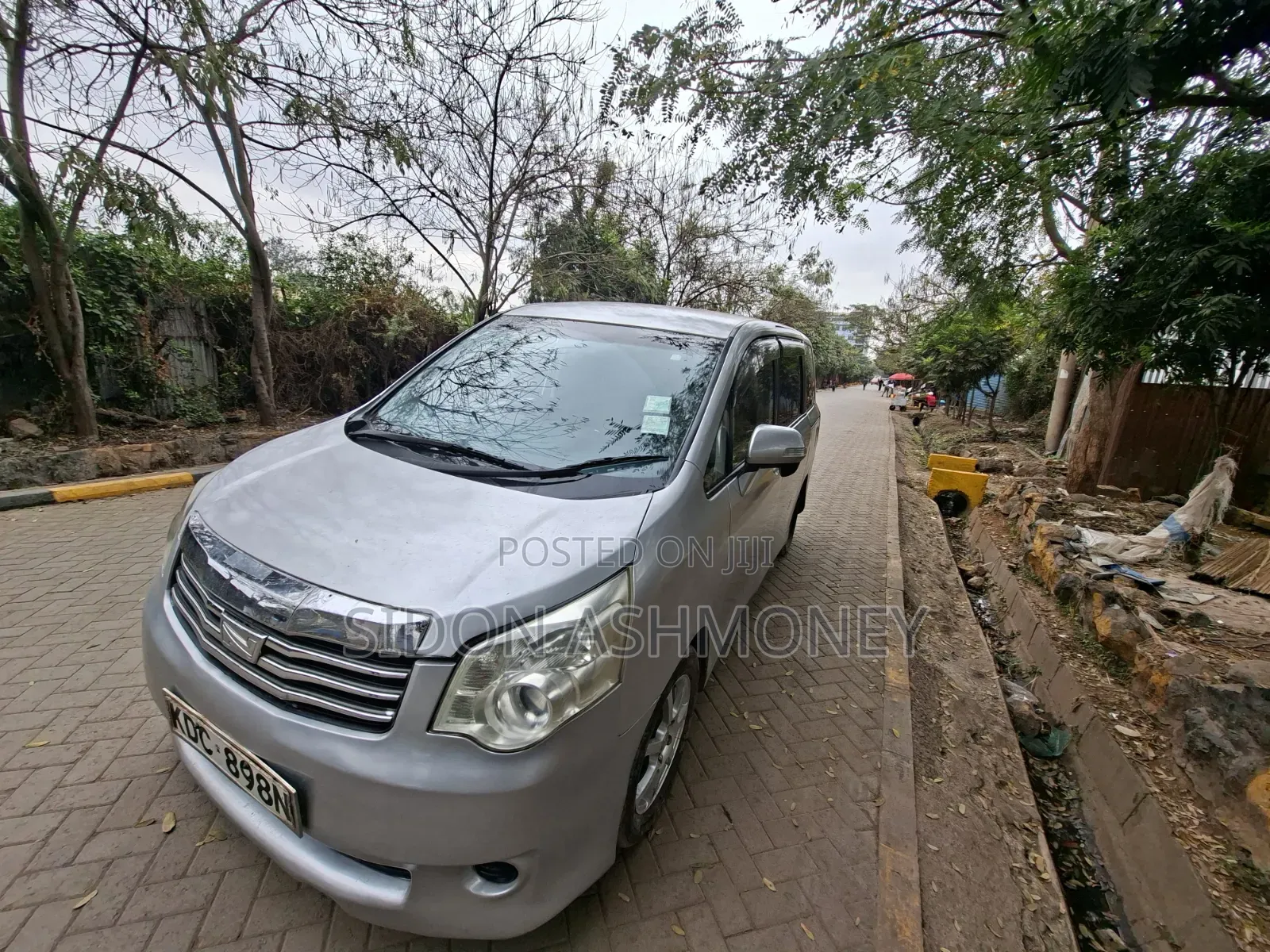 Toyota Noah 2014 Silver