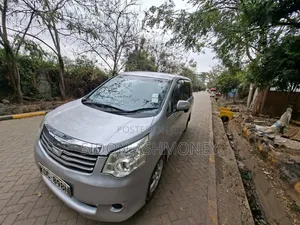 Toyota Noah 2014 Silver