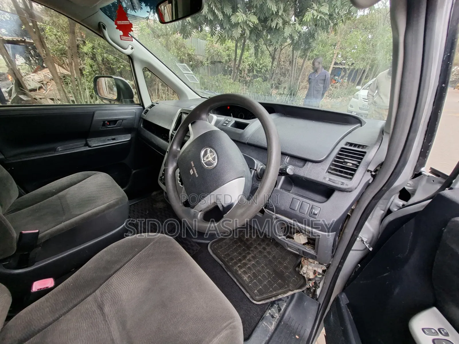 Toyota Noah 2014 Silver