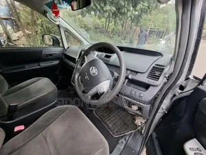 Toyota Noah 2014 Silver