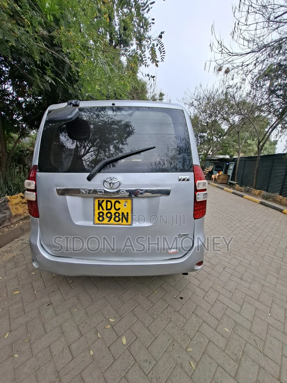 Toyota Noah 2014 Silver