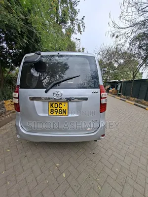 Toyota Noah 2014 Silver
