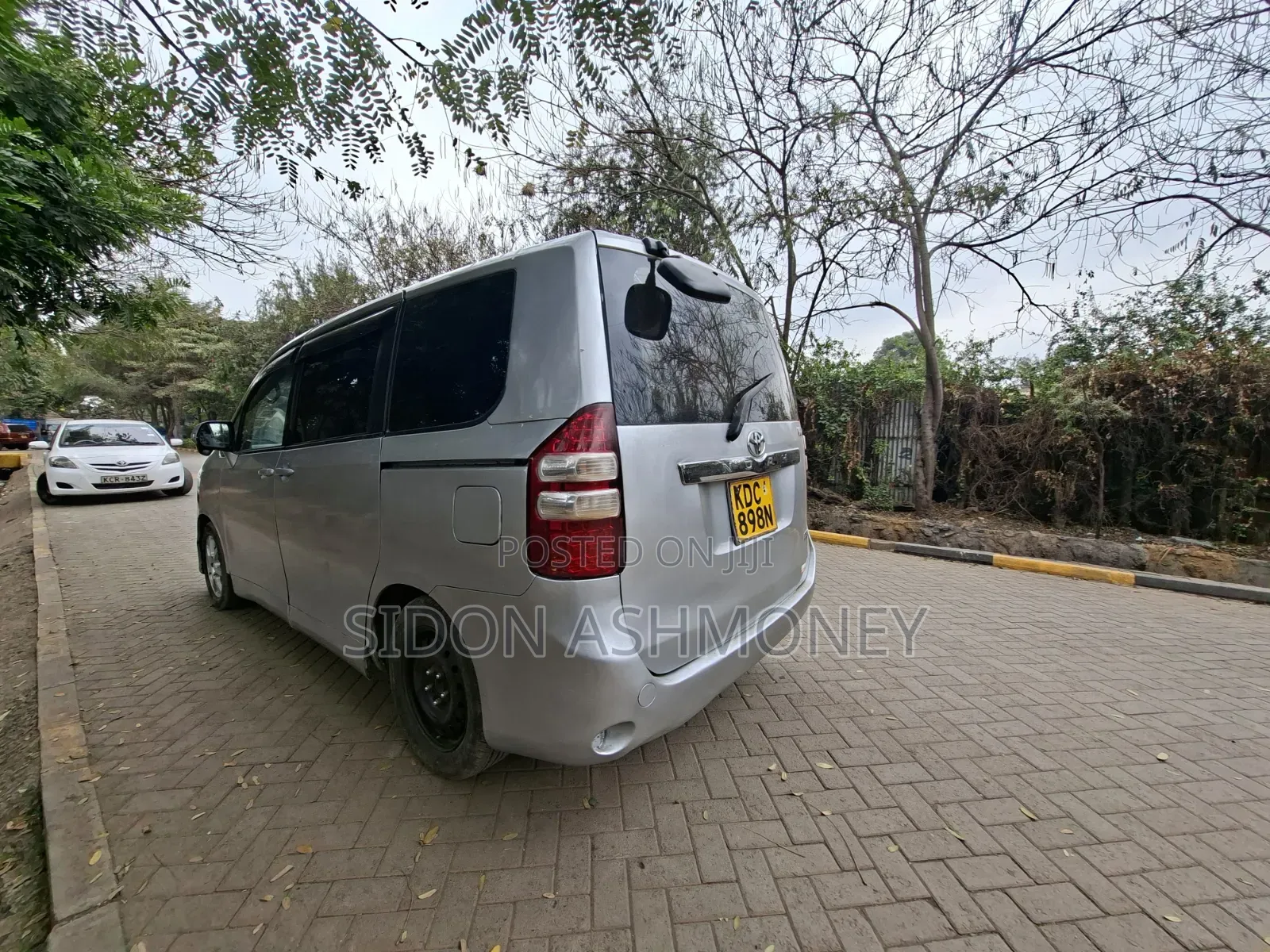 Toyota Noah 2014 Silver