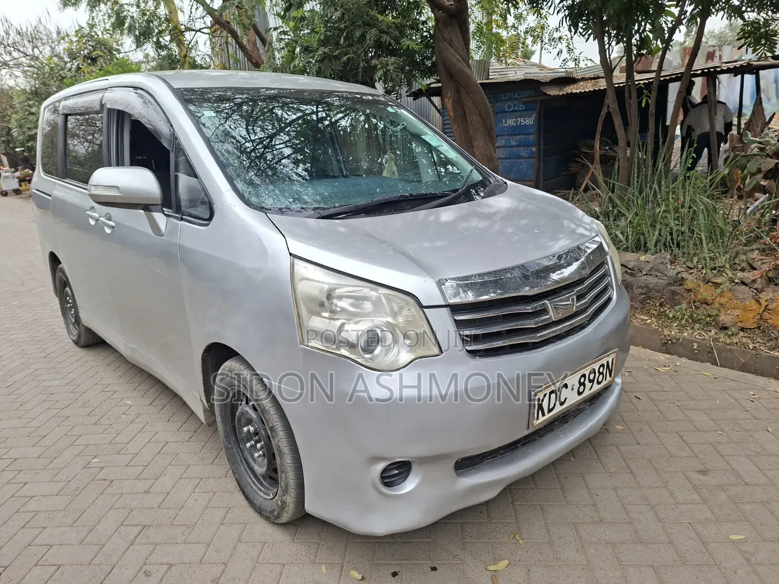 Toyota Noah 2014 Silver