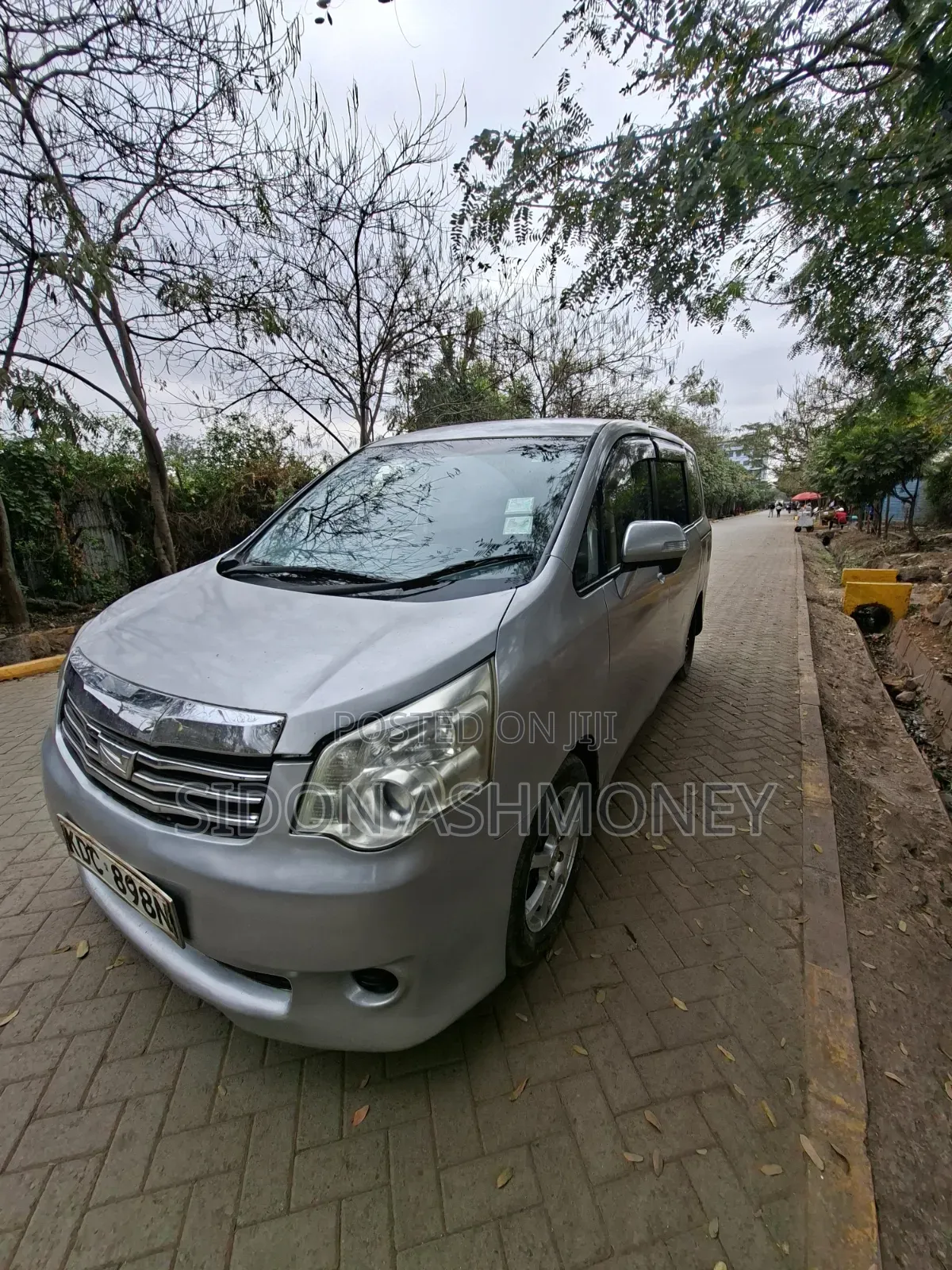 Toyota Noah 2014 Silver