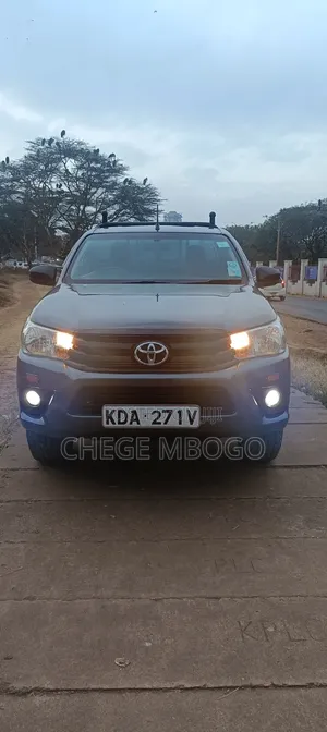 Toyota Hilux 2020 Gray