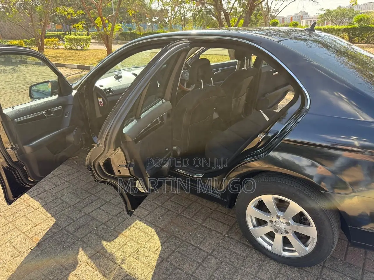 Mercedes-Benz C200 2010 Black