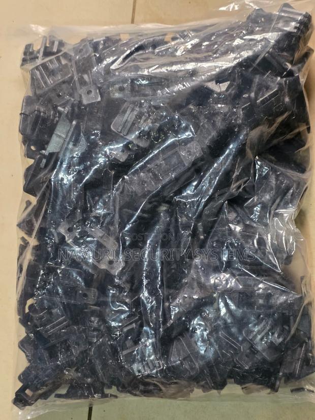 W Insulators 100 Pieces – Electric Fence Insulators