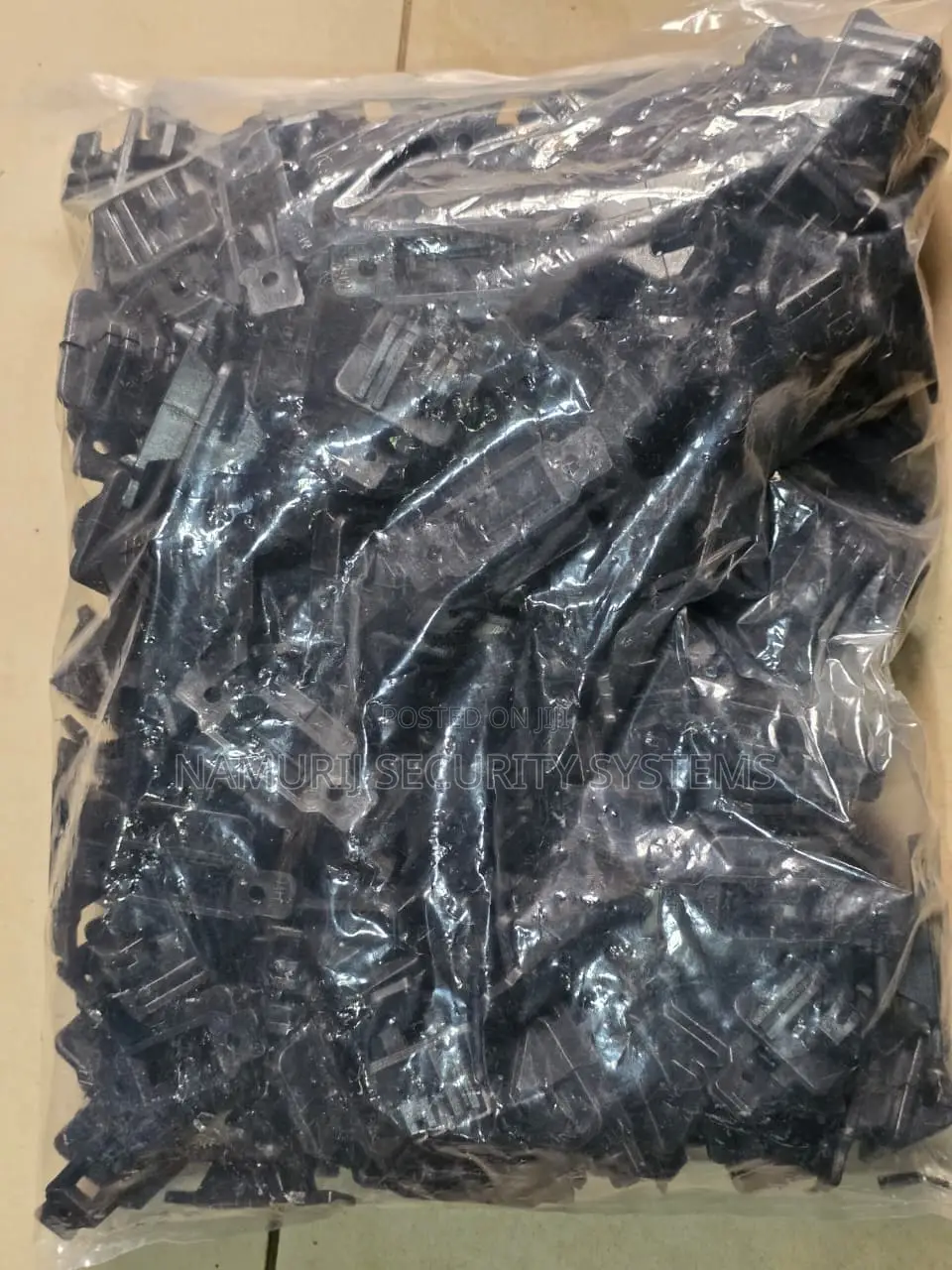W Insulators 100 Pieces – Electric Fence Insulators