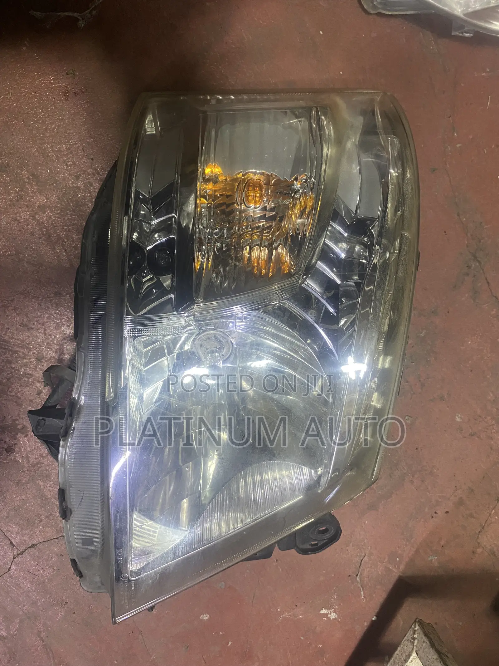 Headlight Nv350