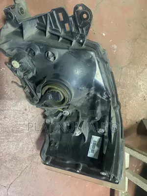 Headlight Nv350