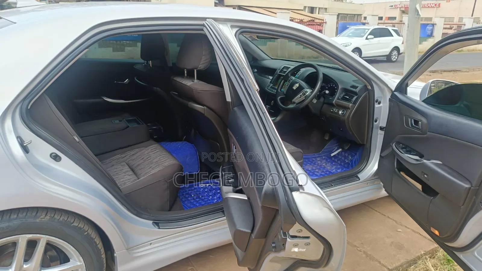 Toyota Crown 2011 Silver