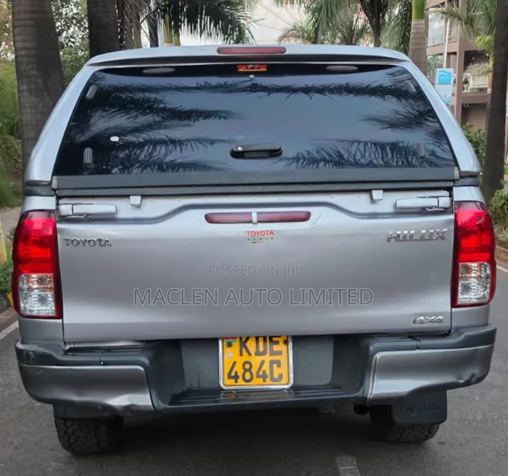 Toyota Hilux 2021 Silver