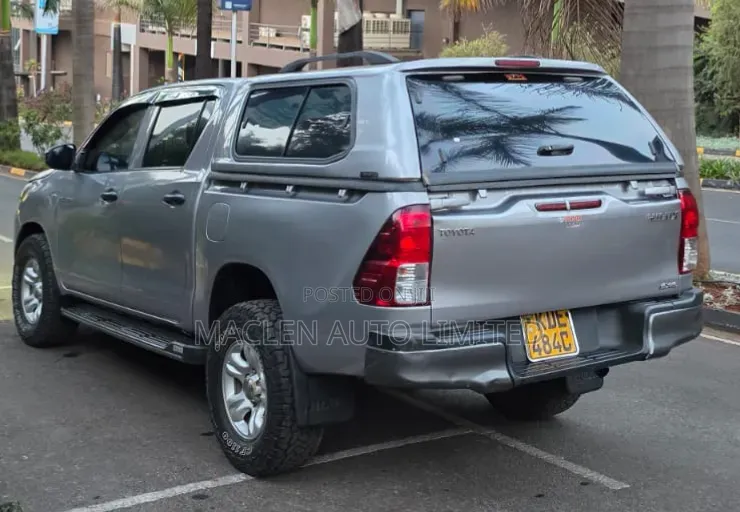 Toyota Hilux 2021 Silver
