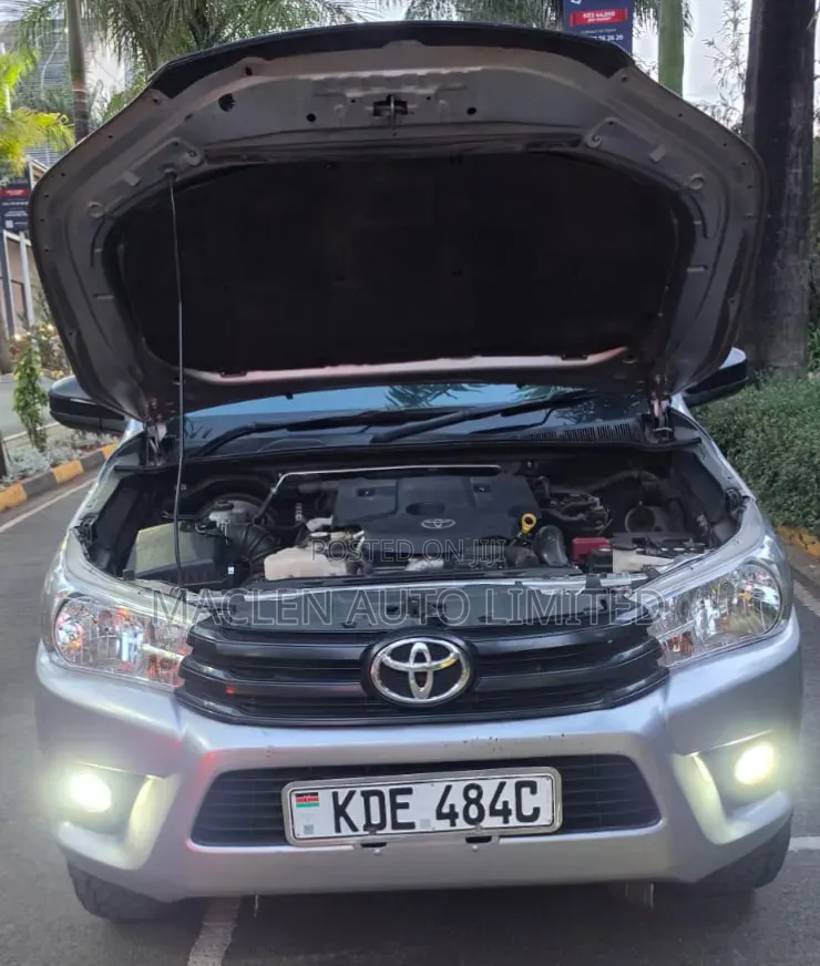 Toyota Hilux 2021 Silver