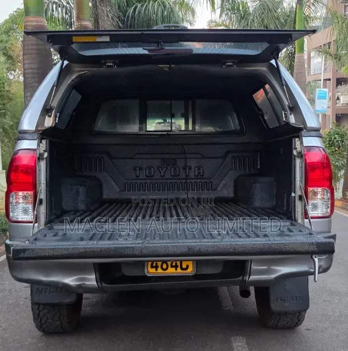 Toyota Hilux 2021 Silver