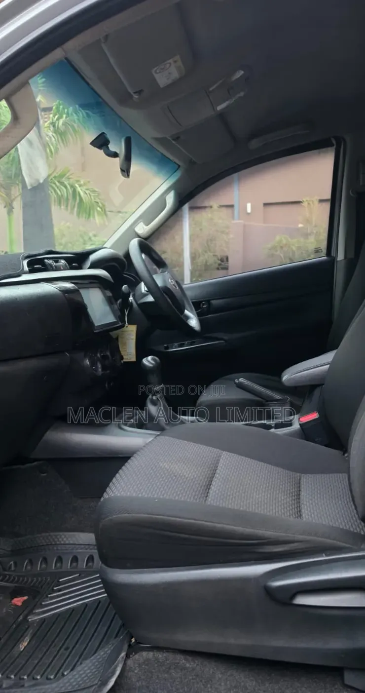 Toyota Hilux 2021 Silver