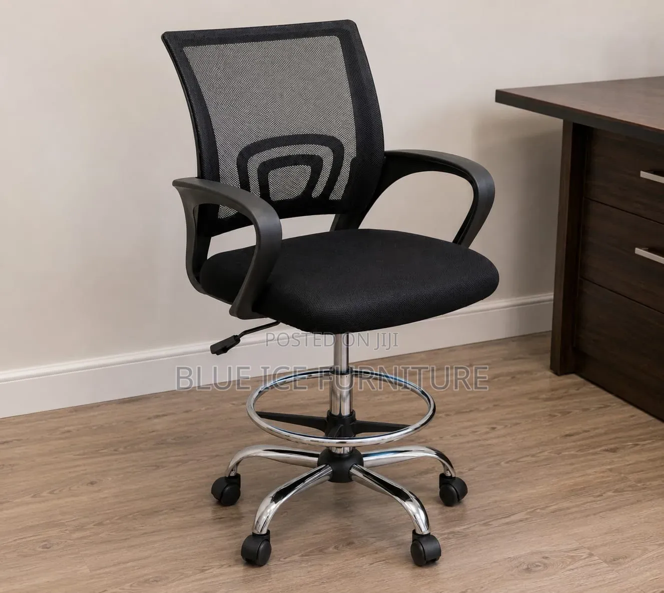 Ergonomic Mesh Office Chair With Chrome Base Footrest