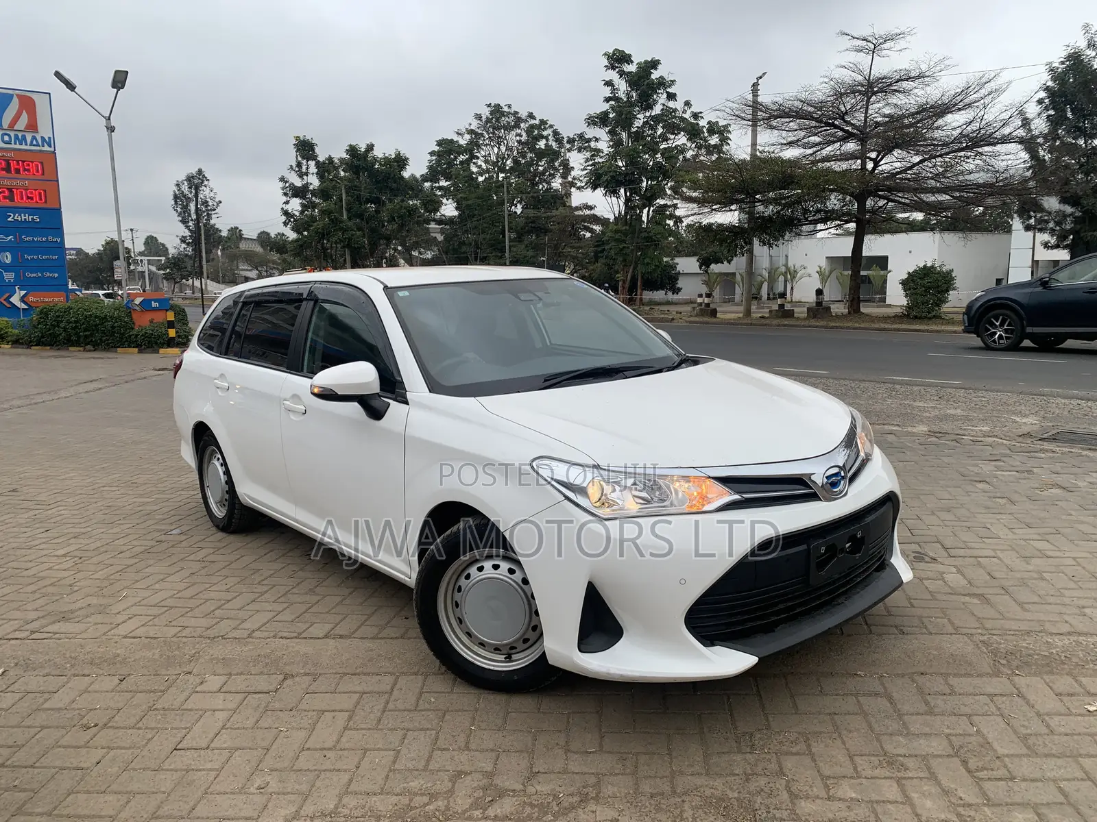 Toyota Corolla Fielder 1.5 Hybrid FWD 2021 White